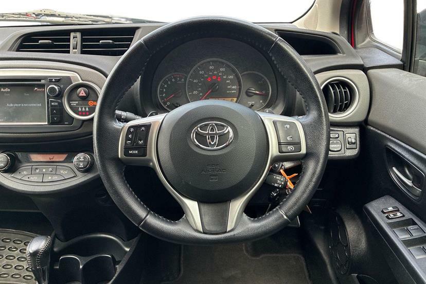 Toyota Yaris Icon 1.5Cvt Tg Red #8