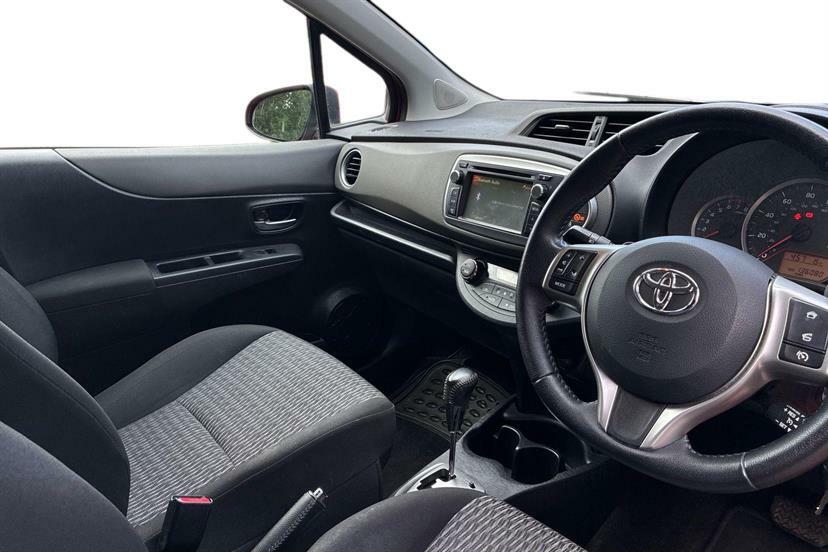 Toyota Yaris Icon 1.5Cvt Tg Red #5