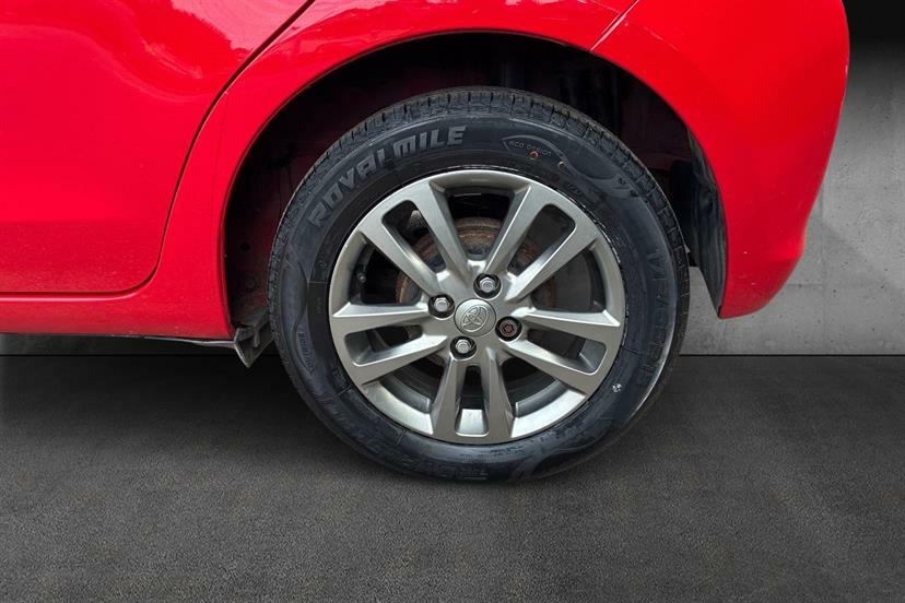 Toyota Yaris Icon 1.5Cvt Tg Red #18