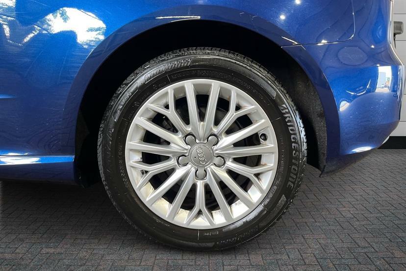 Audi A3 1.6 Tdi Ultra 110 Se Technik Blue #5