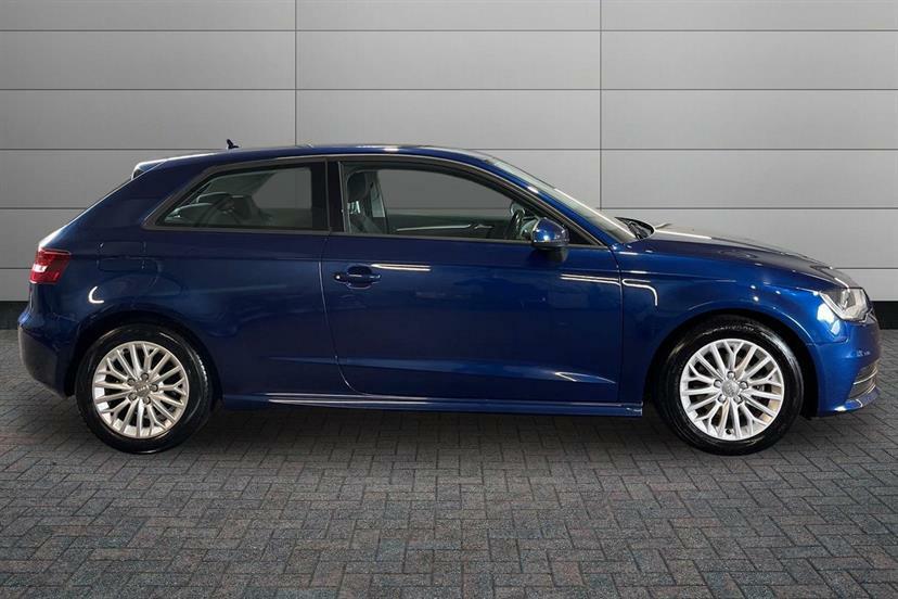 Audi A3 1.6 Tdi Ultra 110 Se Technik Blue #4