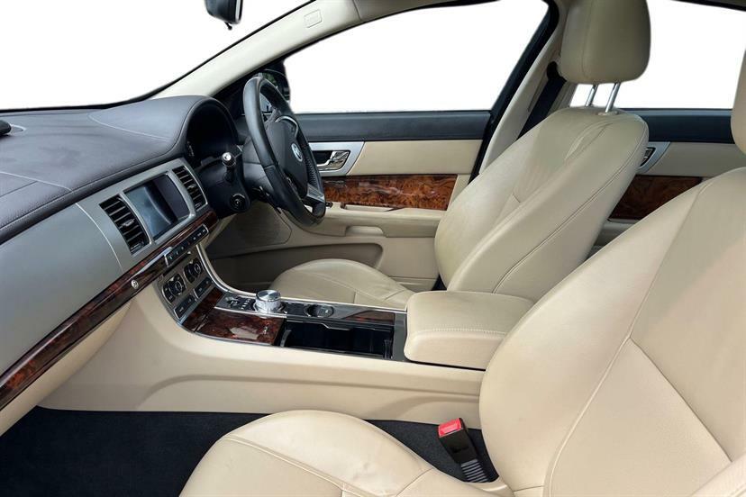 Jaguar XF 2.2D 163 Luxury  #2