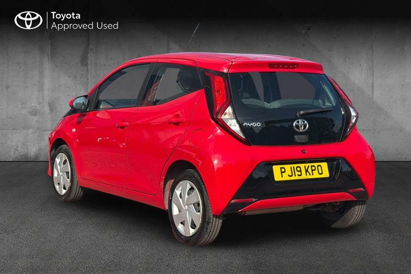 Toyota Aygo 1.0 Vvt-i X-play X-shift Red #4