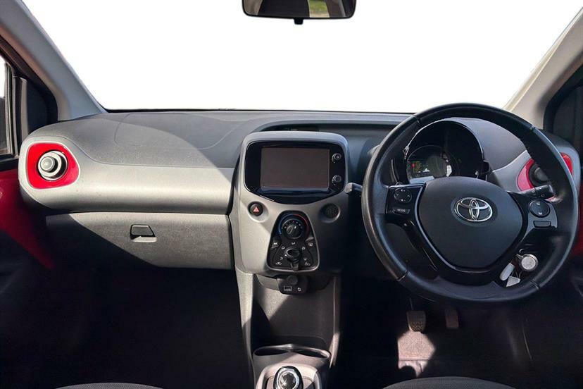 Toyota Aygo 1.0 Vvt-i X-play X-shift Red #5