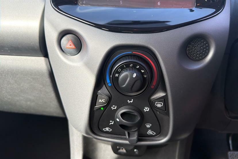 Toyota Aygo 1.0 Vvt-i X-trend X-shift Grey #22