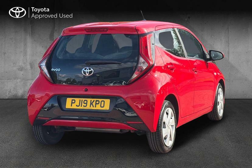 Toyota Aygo 1.0 Vvt-i X-play X-shift Red #2