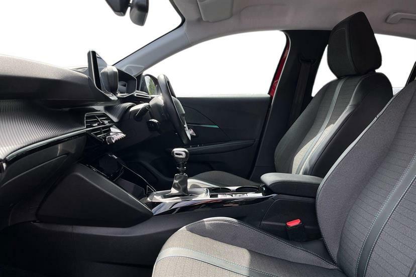 Peugeot 208 1.2 Puretech 100 Allure Premium Red #2