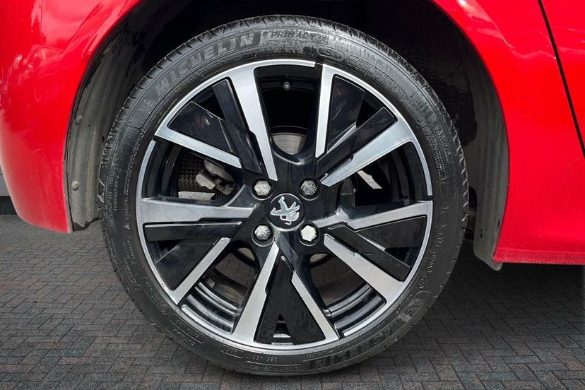 Peugeot 208 1.2 Puretech 100 Allure Premium Red #5