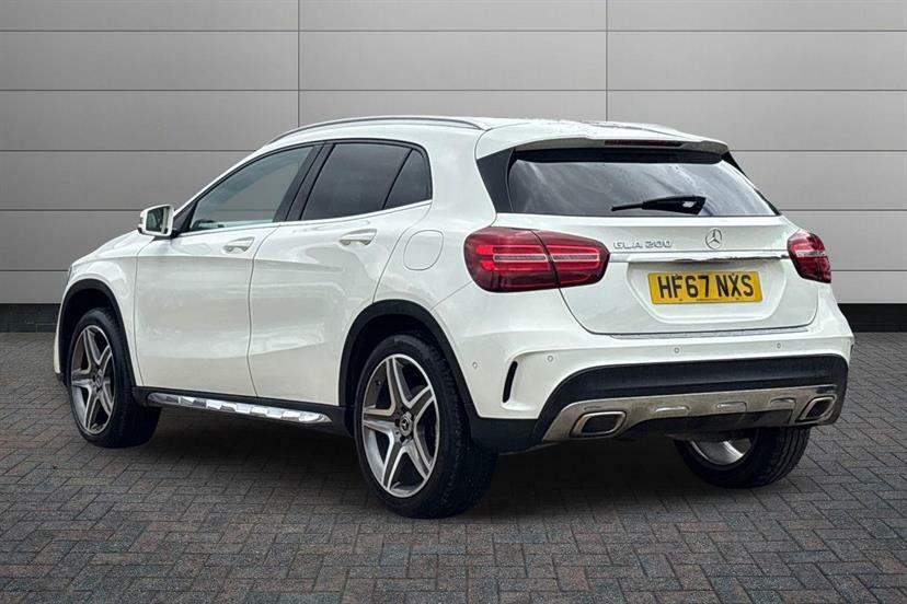 Mercedes-Benz GLA Class 200 Amg Line Premium White #2
