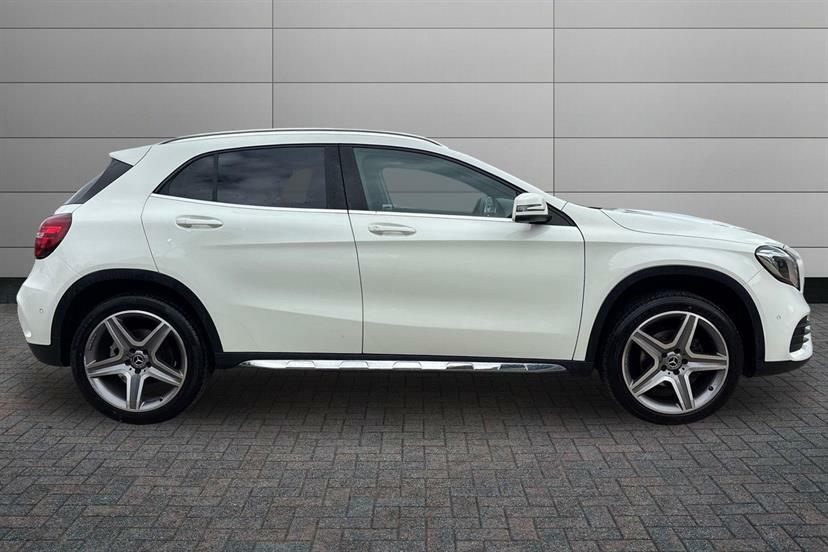 Mercedes-Benz GLA Class 200 Amg Line Premium White #3