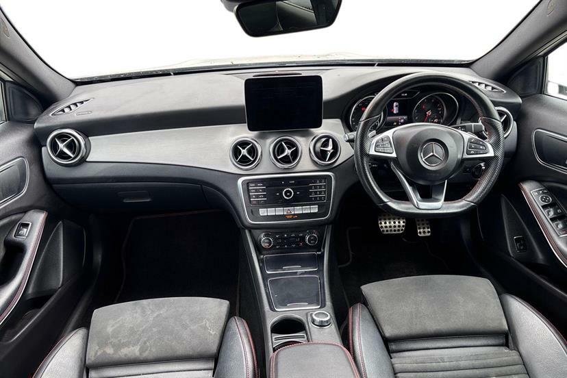 Mercedes-Benz GLA Class 200 Amg Line Premium White #5