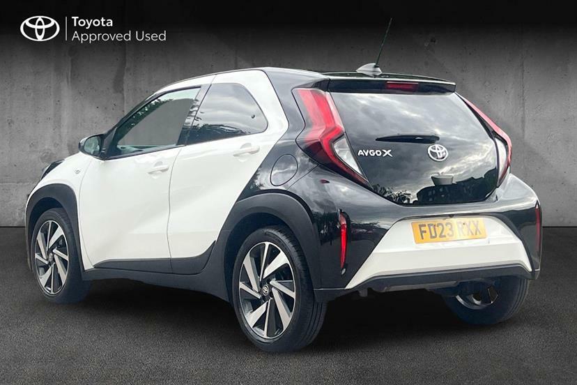 Toyota Aygo X 1.0 Vvt-i Edge Black #4