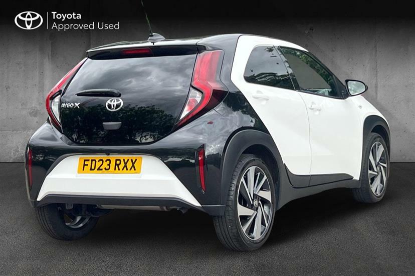 Toyota Aygo X 1.0 Vvt-i Edge Black #2