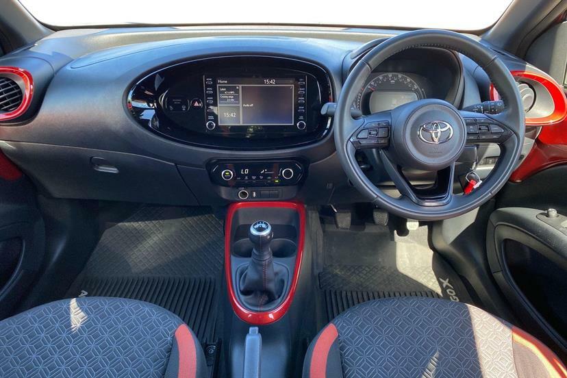 Toyota Aygo X 1.0 Vvt-i Edge Red #5