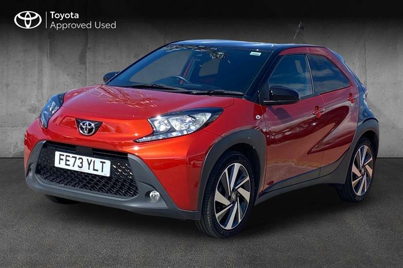 Toyota Aygo X 1.0 Vvt-i Edge Red #3