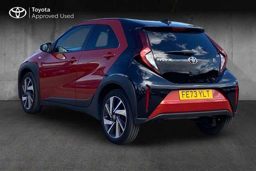 Toyota Aygo X 1.0 Vvt-i Edge Red #4