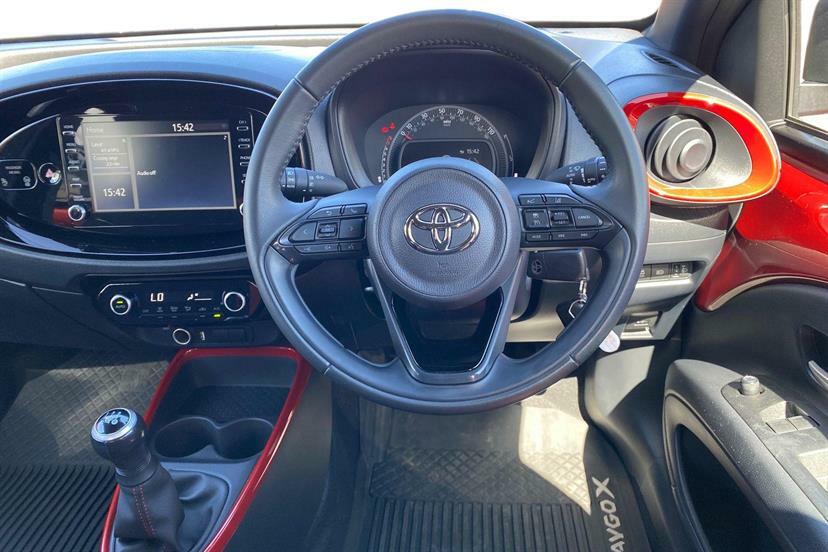 Toyota Aygo X 1.0 Vvt-i Edge Red #6
