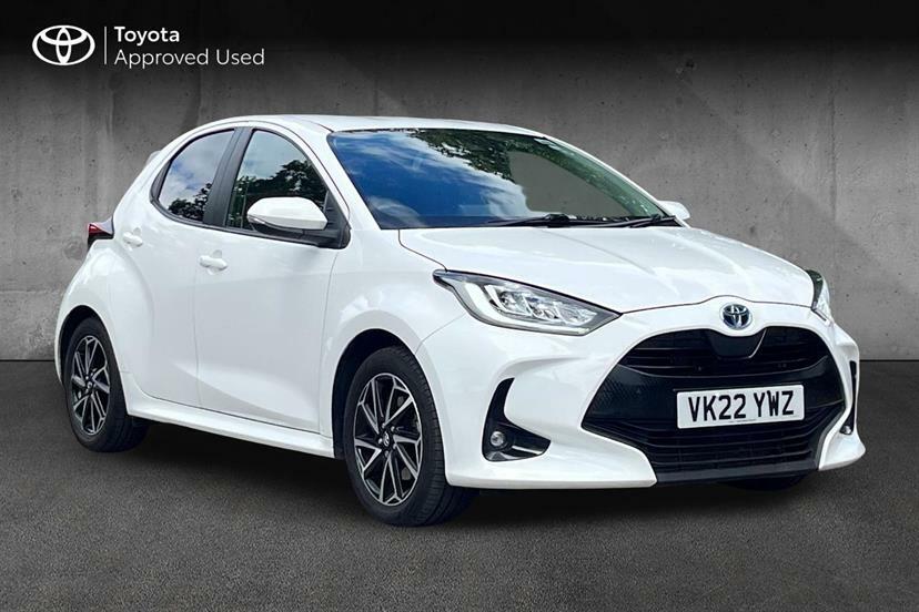 Toyota Yaris 1.5 Hybrid Design Cvt White