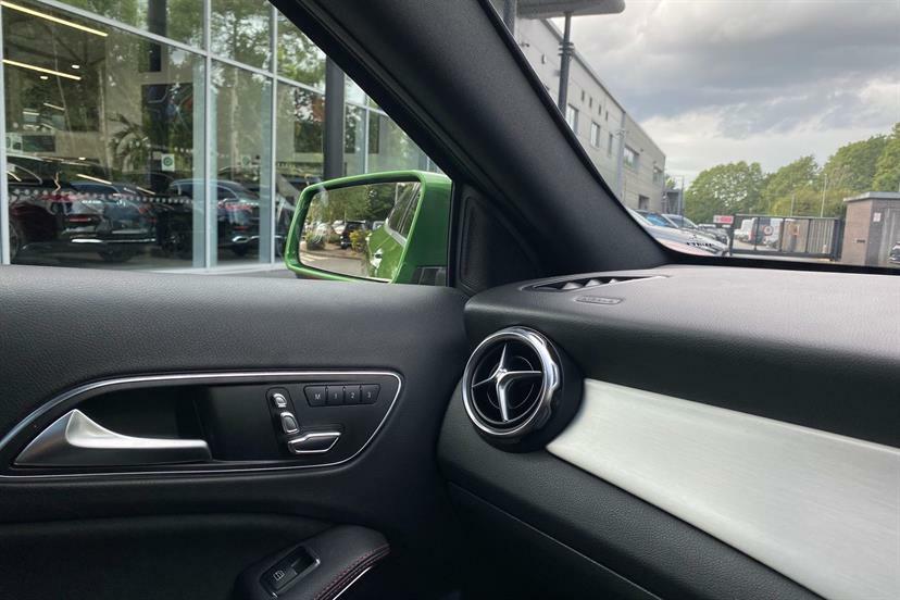 Mercedes-Benz GLA Class Gla 200D Se White #27