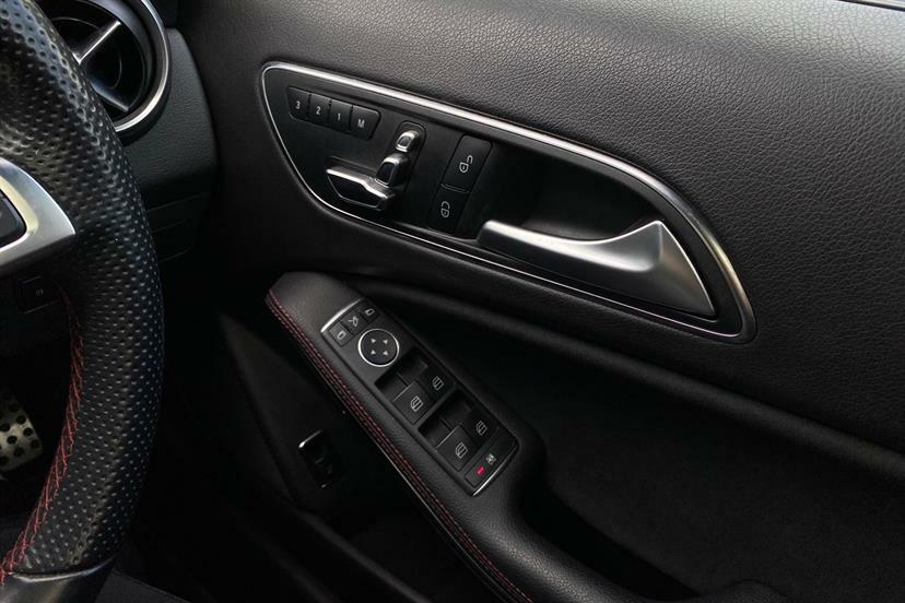 Mercedes-Benz GLA Class Gla 200D Se White #26