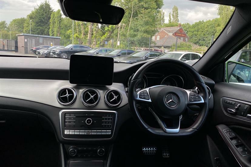 Mercedes-Benz GLA Class Gla 200D Se White #19