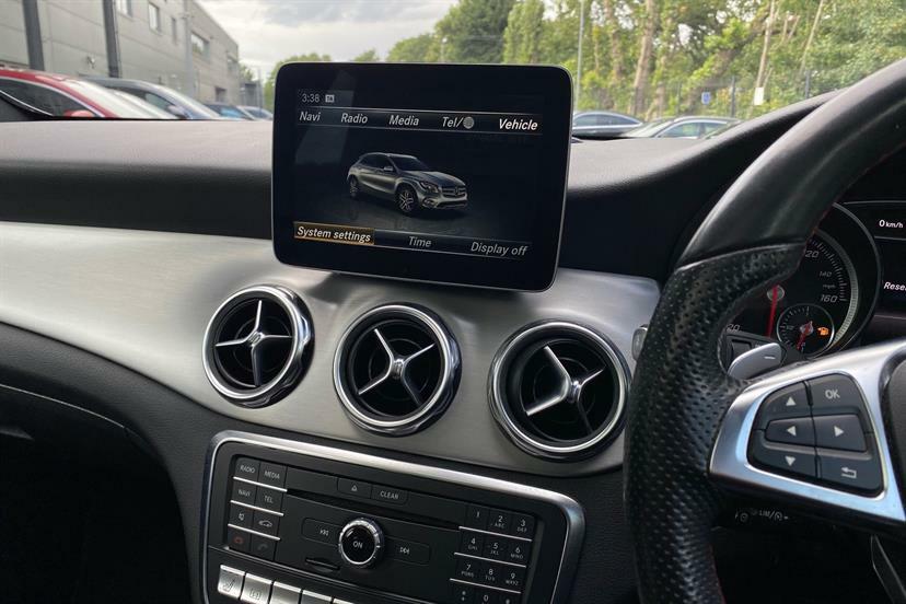 Mercedes-Benz GLA Class Gla 200D Se White #22