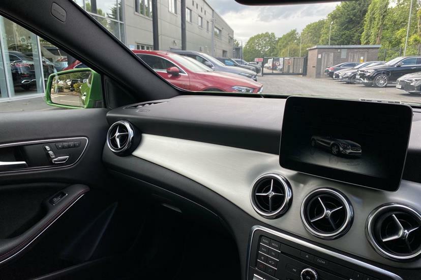 Mercedes-Benz GLA Class Gla 200D Se White #28