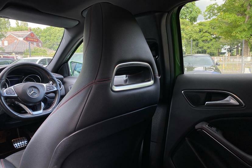 Mercedes-Benz GLA Class Gla 200D Se White #18