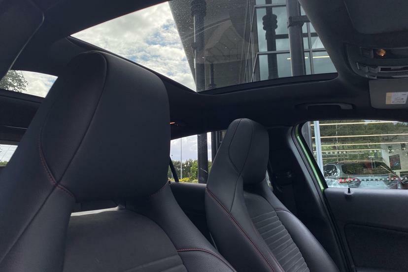 Mercedes-Benz GLA Class Gla 200D Se White #21
