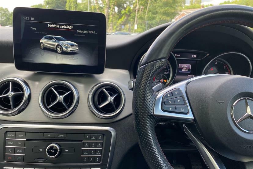 Mercedes-Benz GLA Class Gla 200D Se White #30