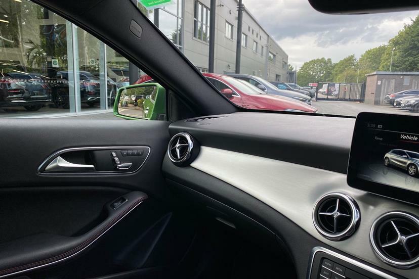 Mercedes-Benz GLA Class Gla 200D Se White #29