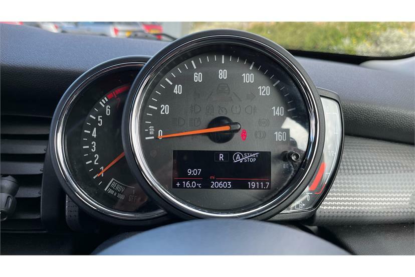 Mini Hatch 1.5 Cooper White #9