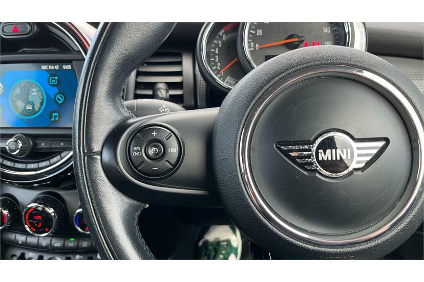 Mini Hatch 1.5 Cooper White #17
