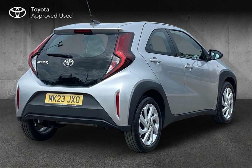 Toyota Aygo X 1.0 Vvt-i Pure Silver #2