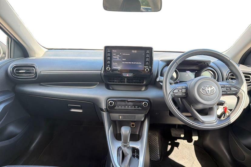 Toyota Yaris 1.5 Hybrid Design Cvt Black #5