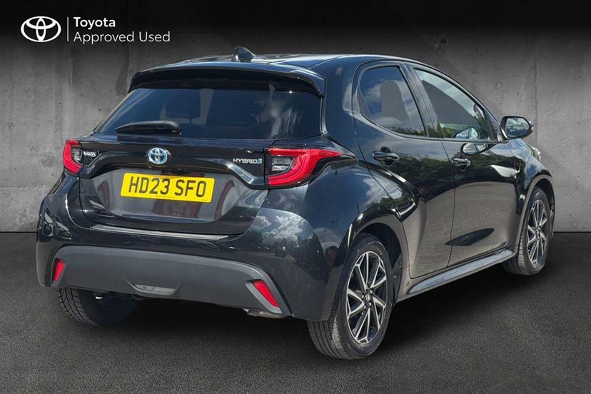 Toyota Yaris 1.5 Hybrid Design Cvt Black #2
