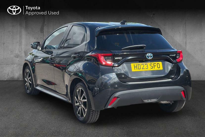 Toyota Yaris 1.5 Hybrid Design Cvt Black #4