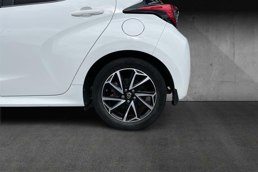 Toyota Yaris 1.5 Hybrid Design Cvt White #4
