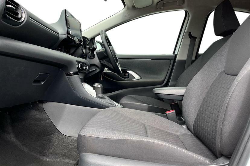Toyota Yaris 1.5 Hybrid Design Cvt White