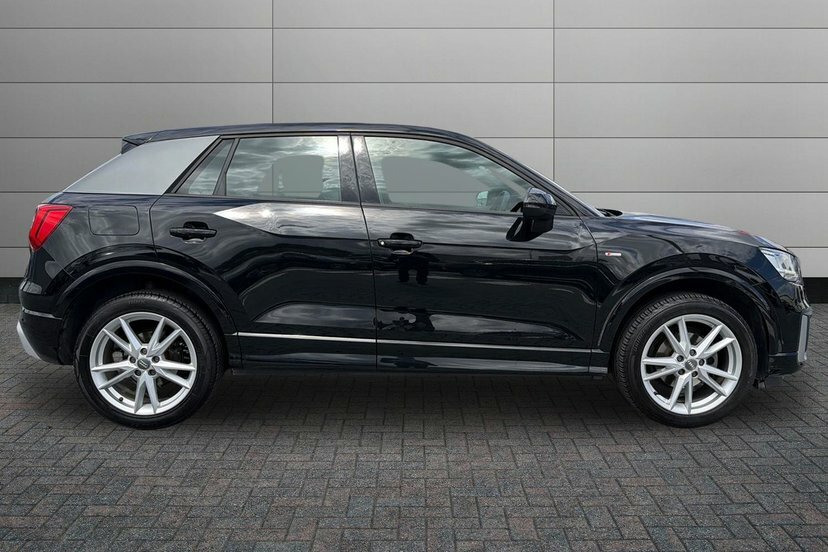 Audi Q2 1.0 Tfsi 30 S Line Suv 116 Ps Black #4