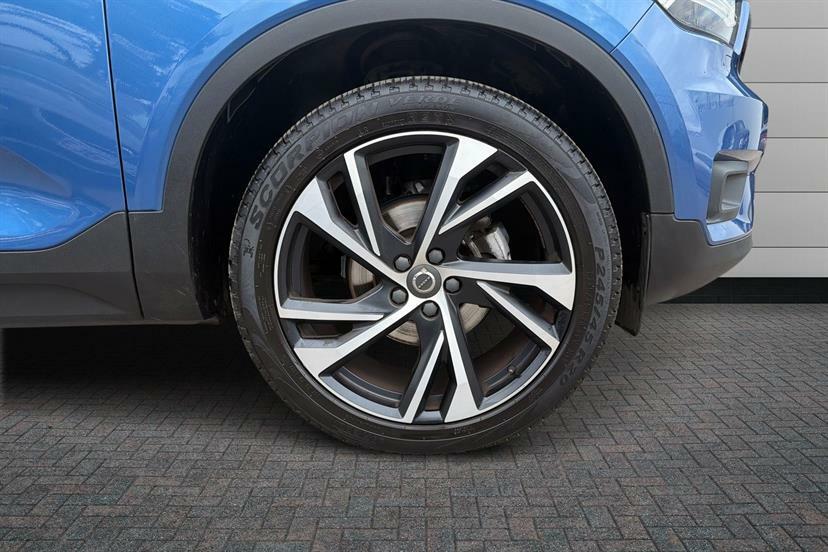Volvo XC40 1.5 T3 163 R Design Pro Blue #4