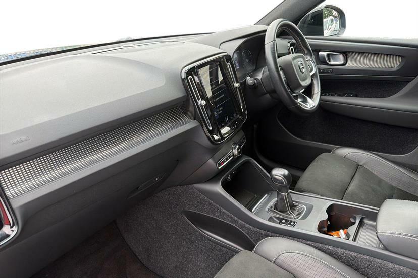 Volvo XC40 1.5 T3 163 R Design Pro Blue #2