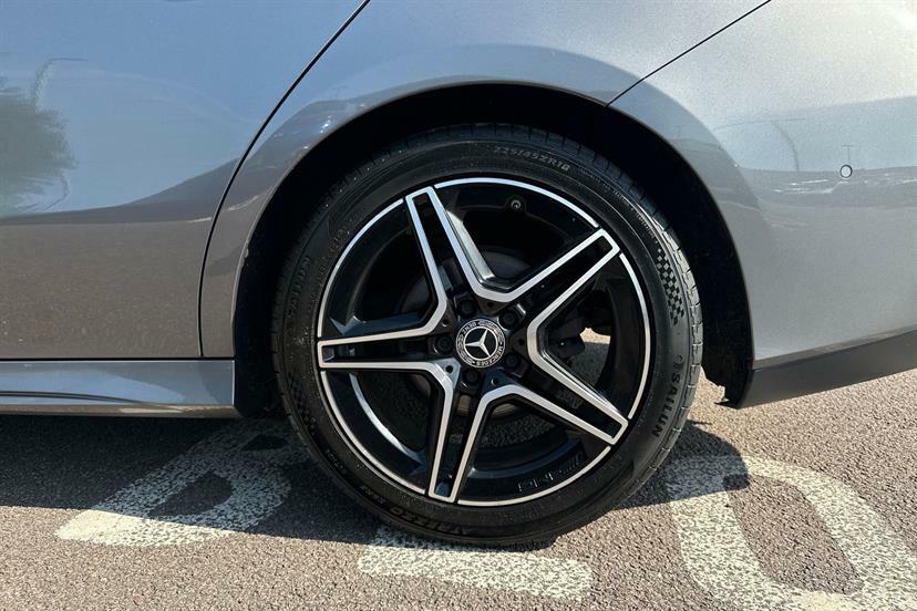Mercedes-Benz CLA Class 180 Amg Line Premium Tip Grey #4