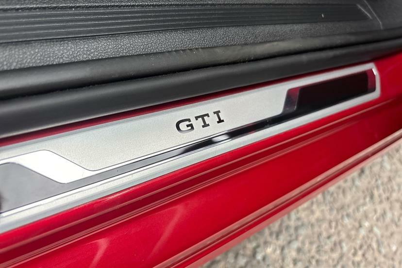 Volkswagen Polo Life Red #21