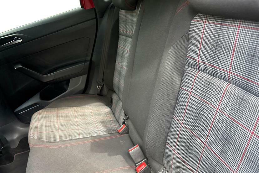 Volkswagen Polo Life Red #8