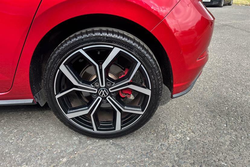 Volkswagen Polo Life Red #12