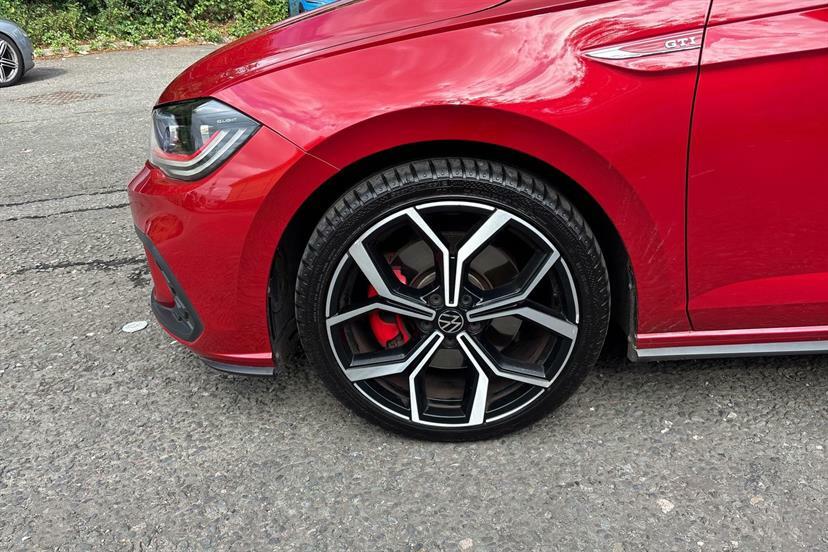Volkswagen Polo Life Red #13