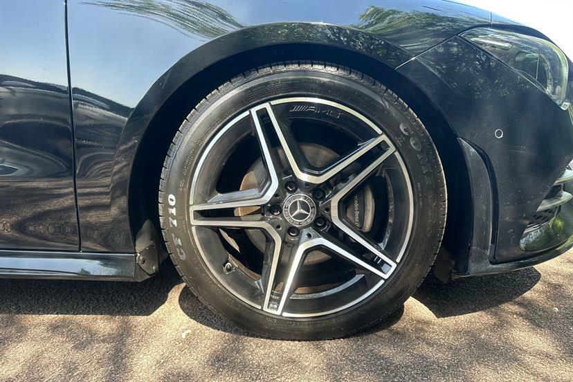 Mercedes-Benz CLA Class 180 Amg Line Premium Tip Black #4