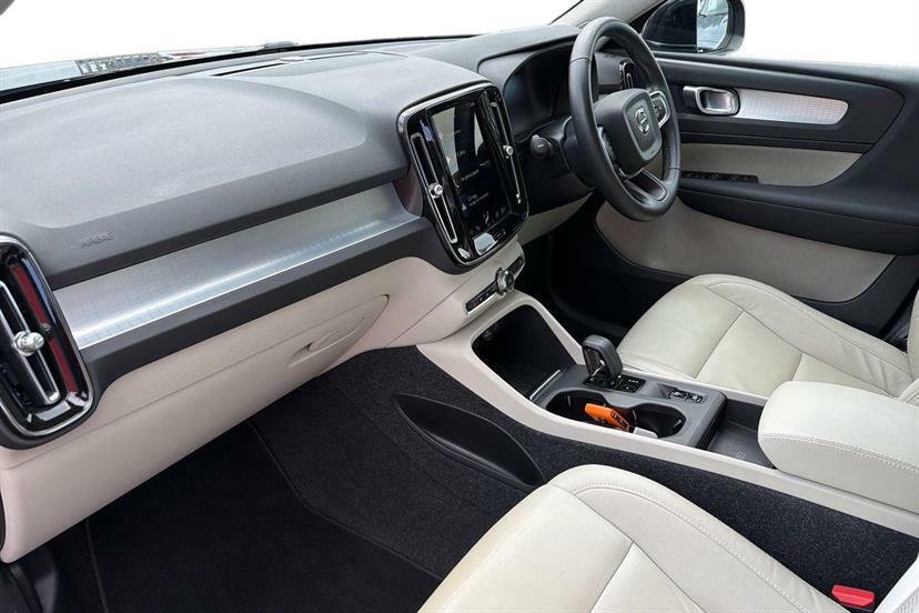 Volvo XC40 1.5 T4 Recharge Phev Inscription Black #2