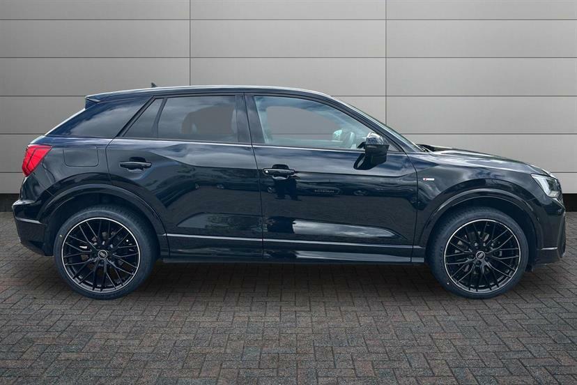 Audi Q2 30 Tfsi Black Edition Black #4